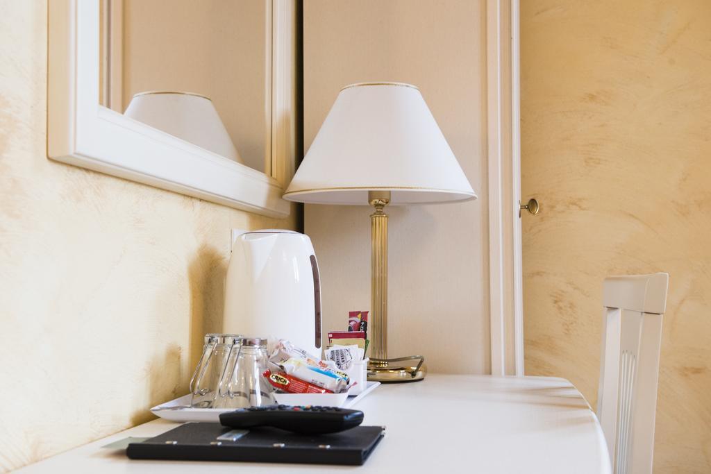 Bed and Breakfast Domus Trevi Рим Экстерьер фото