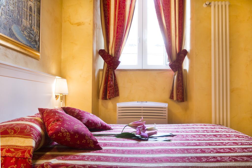 Bed and Breakfast Domus Trevi Рим Экстерьер фото