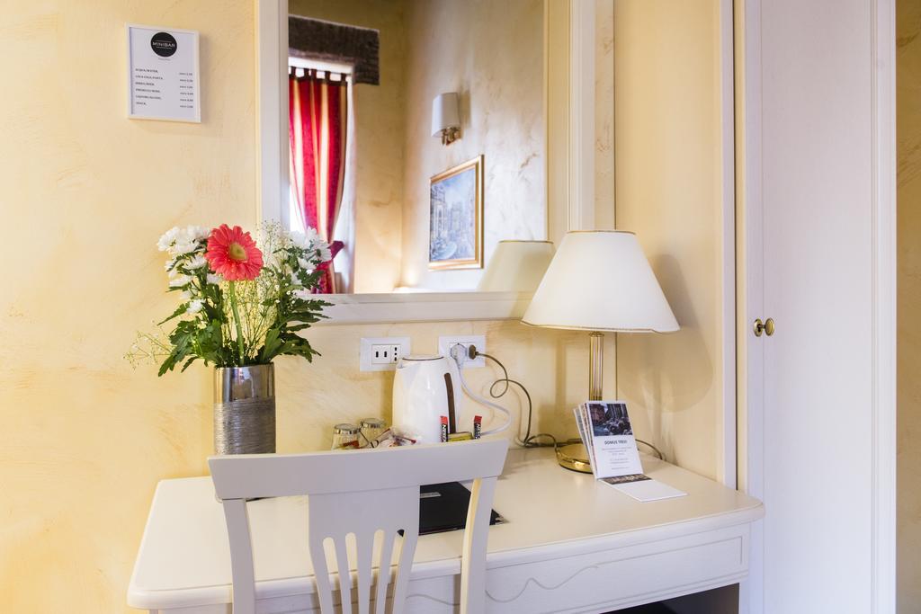 Bed and Breakfast Domus Trevi Рим Экстерьер фото