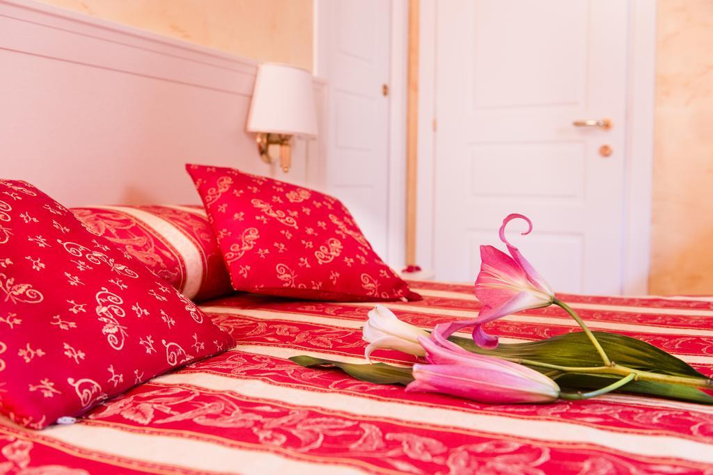 Bed and Breakfast Domus Trevi Рим Экстерьер фото