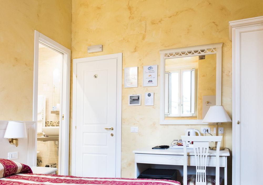 Bed and Breakfast Domus Trevi Рим Экстерьер фото