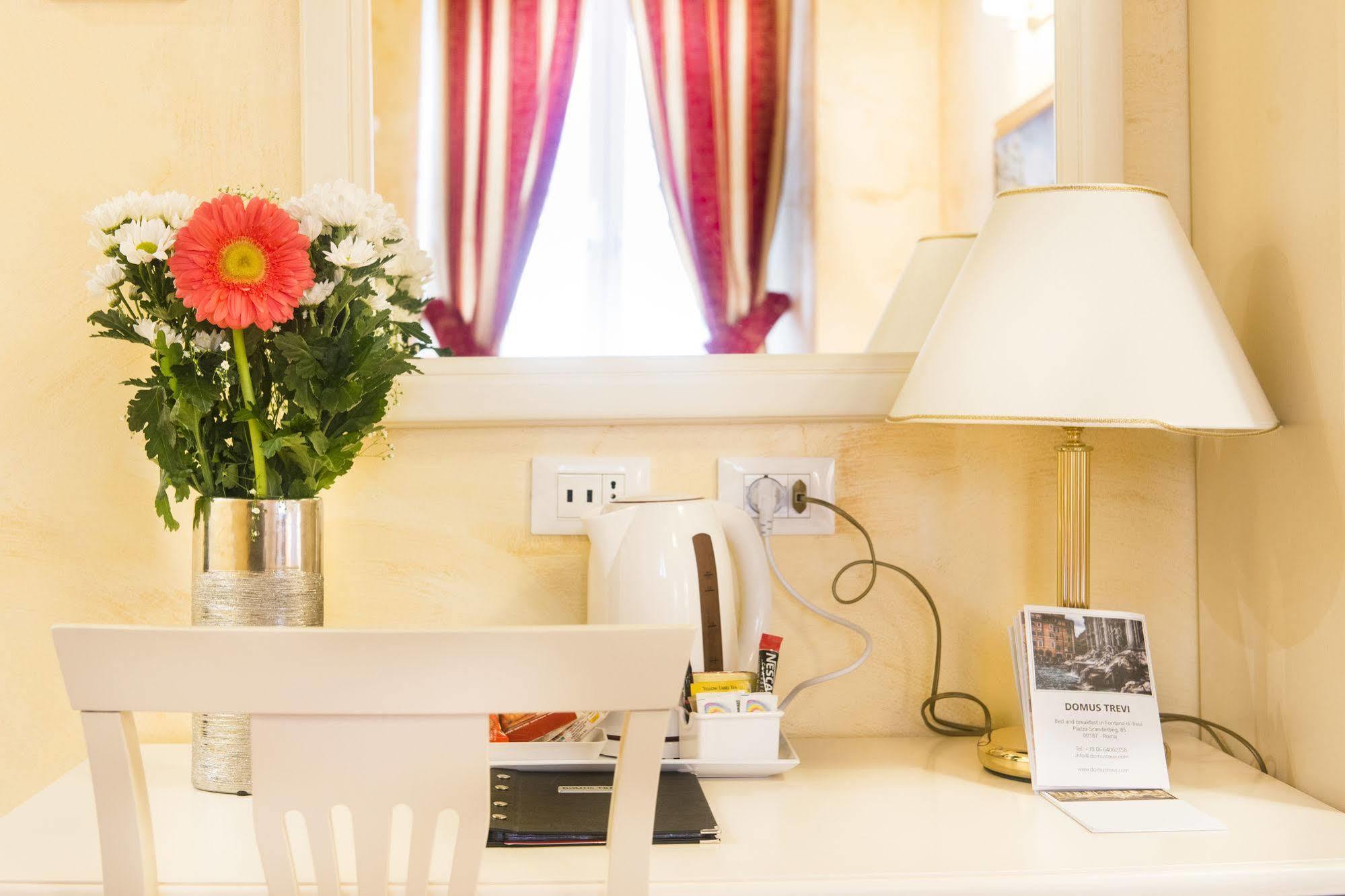 Bed and Breakfast Domus Trevi Рим Экстерьер фото
