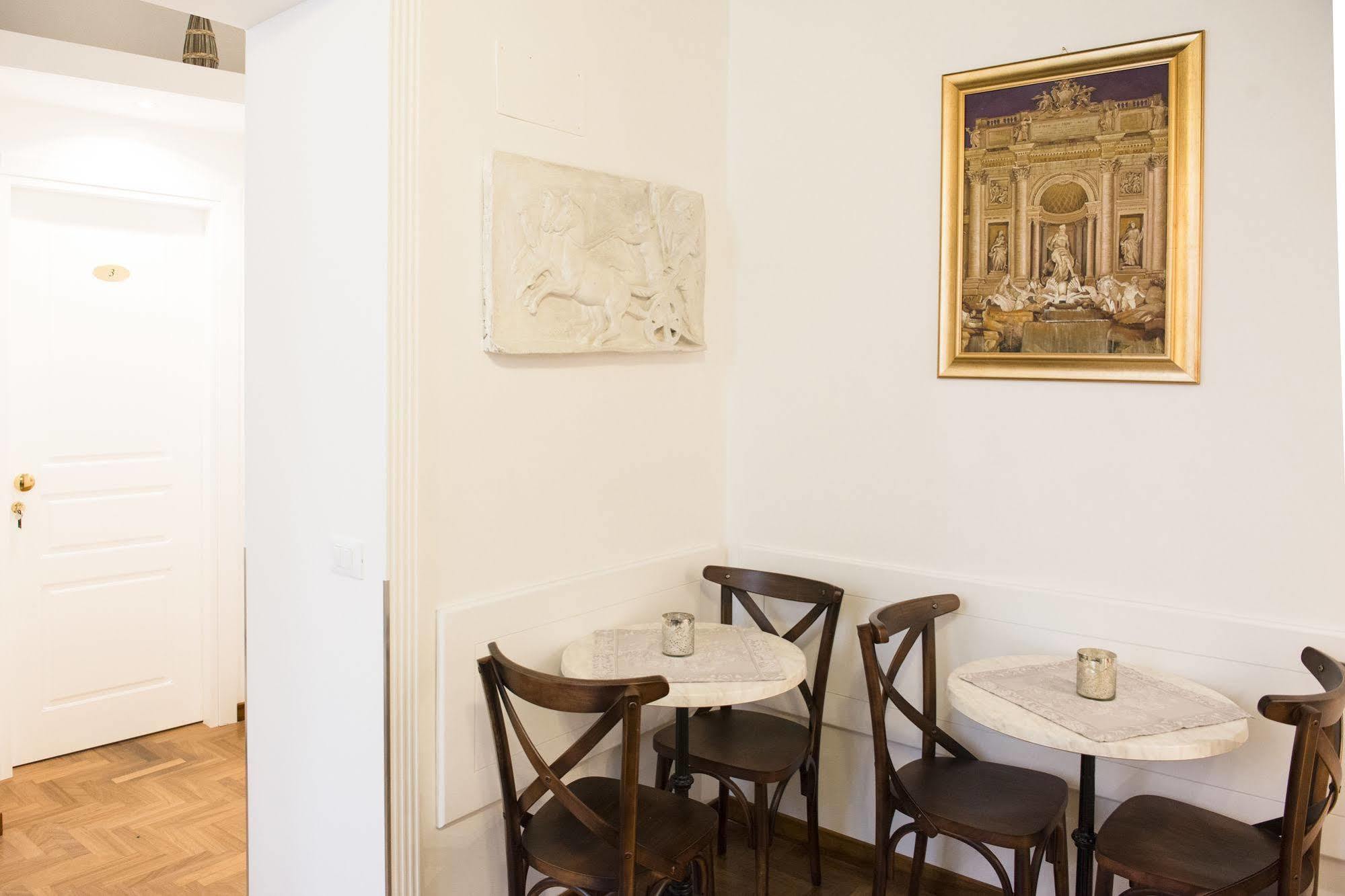 Bed and Breakfast Domus Trevi Рим Экстерьер фото
