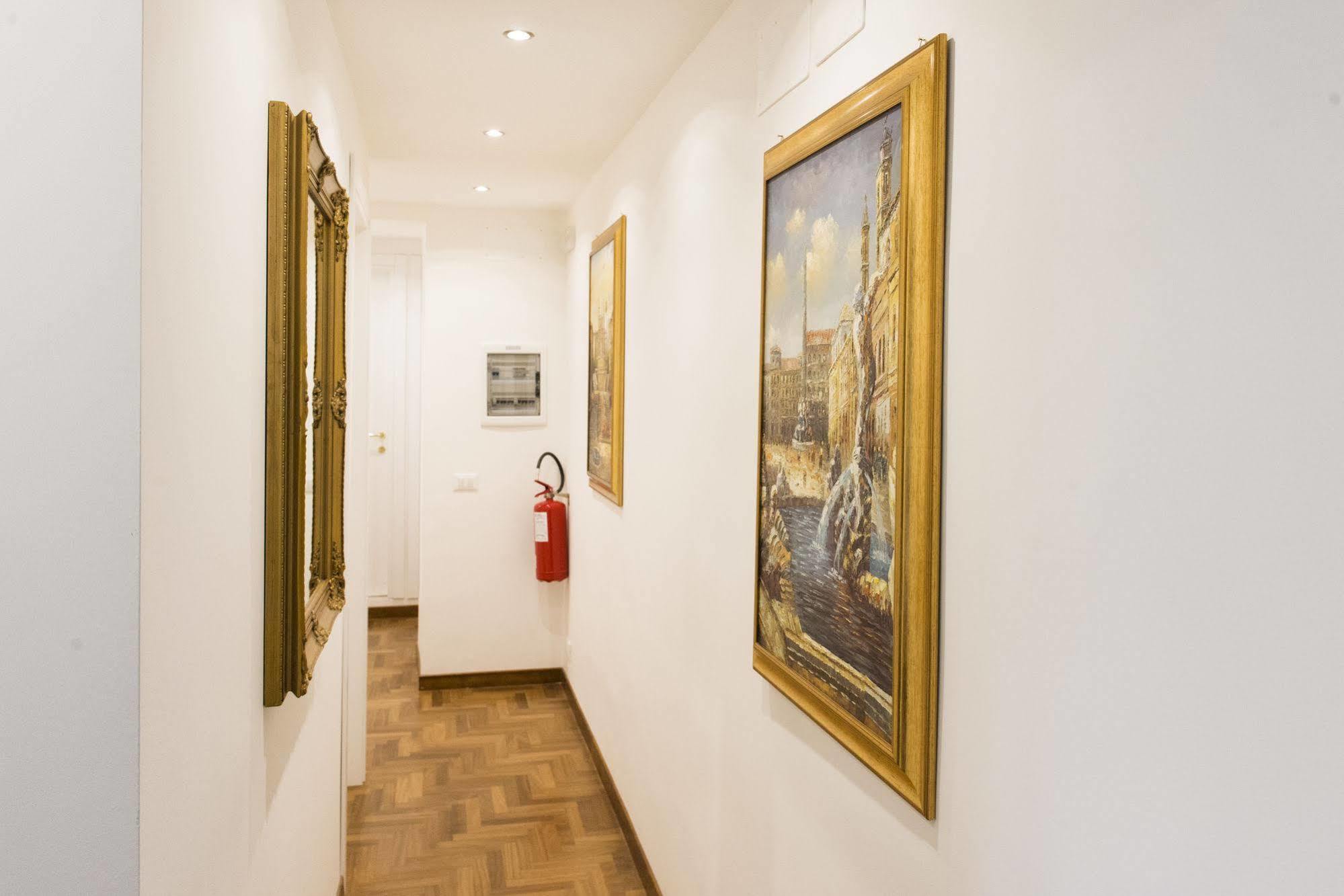 Bed and Breakfast Domus Trevi Рим Экстерьер фото