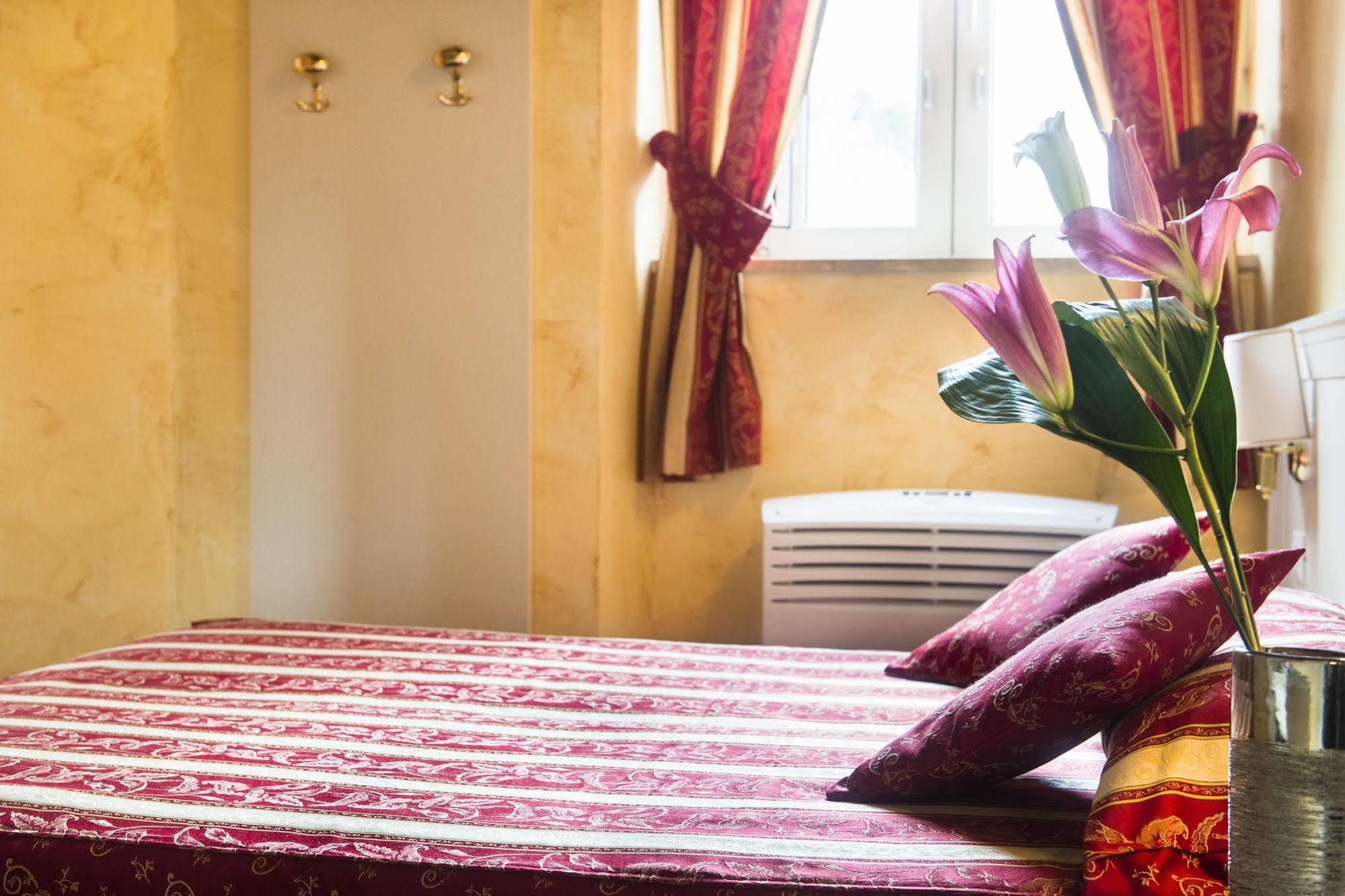 Bed and Breakfast Domus Trevi Рим Экстерьер фото